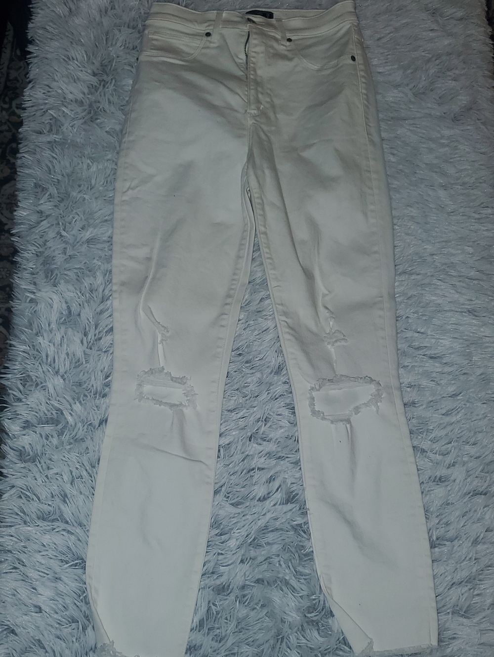 *Abercrombie & Fitch Cream Ultra High-Rise Skinny Jeans with Knee Distress*